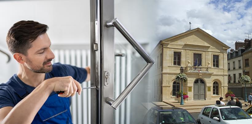 Un serrurier qui démonte une serrure avec la mairie de meru