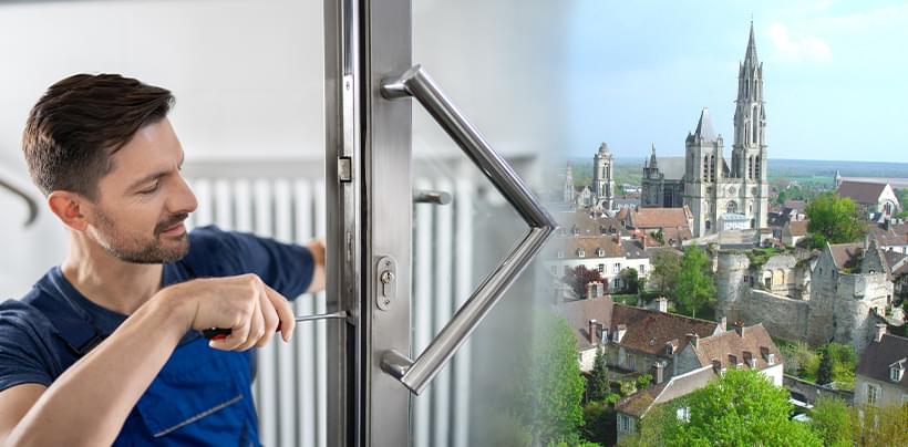 Un serrurier qui démonte une serrure avec la mairie de senlis